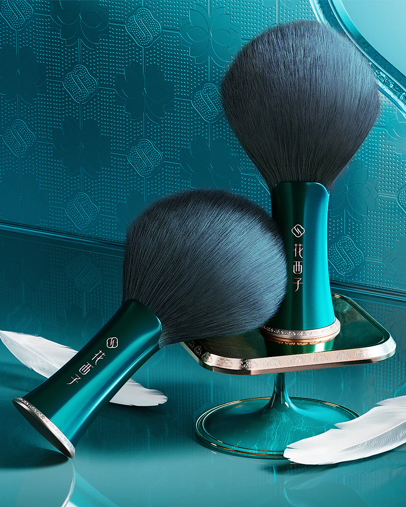 Feathering Fan Pressed Powder Brush - Image 4