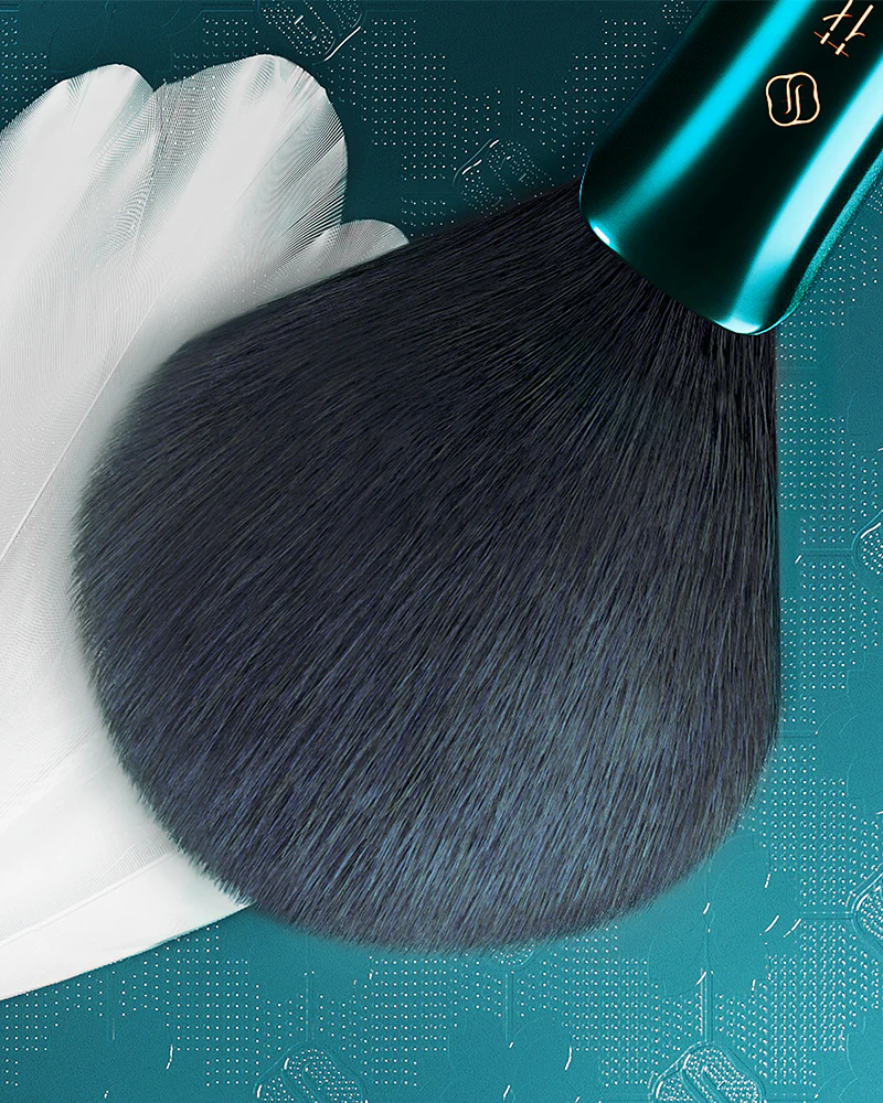 Feathering Fan Pressed Powder Brush - Image 6