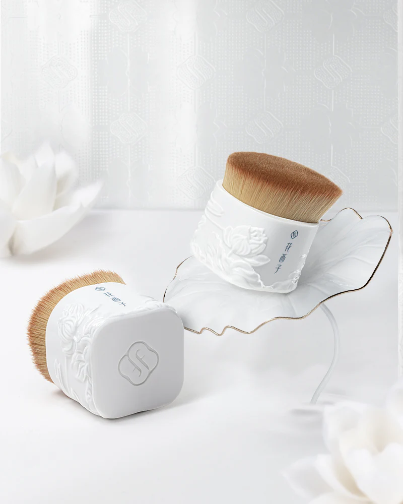 Porcelain High Coverage Foundation Brush - Image 3