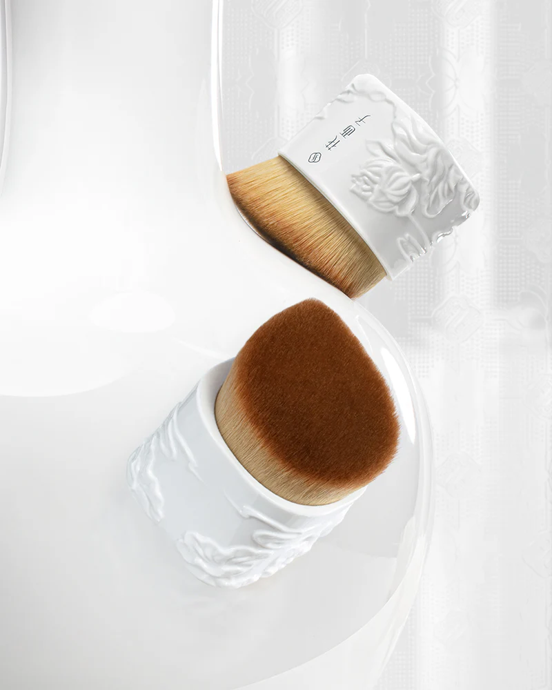 Porcelain High Coverage Foundation Brush - Image 5