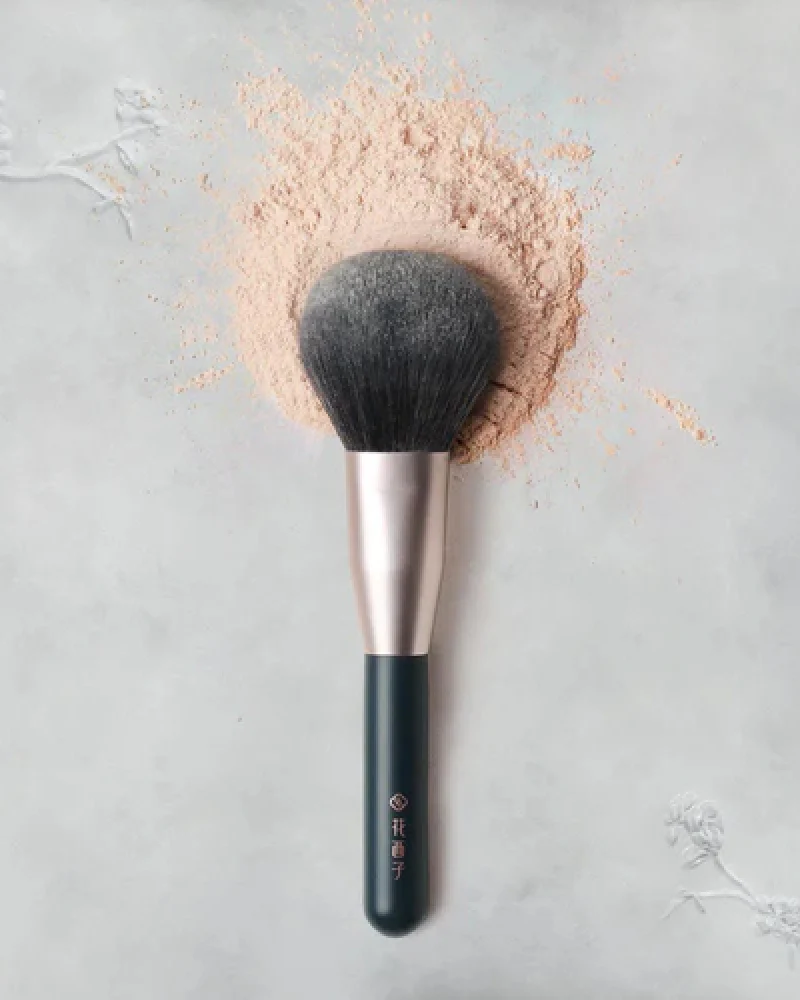 Soft Blooming Powder Brush - Image 4