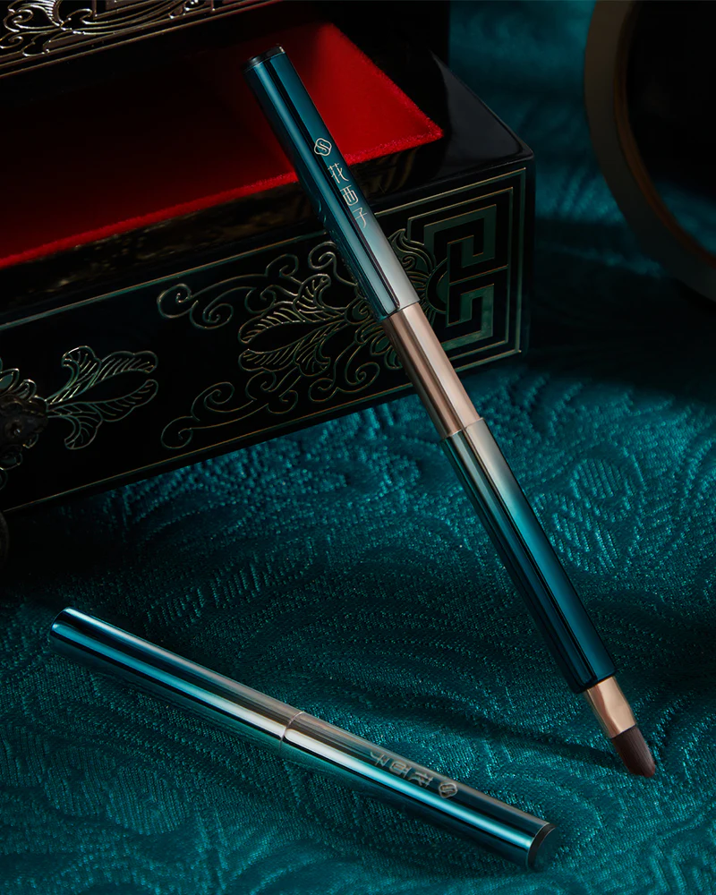 Soft Blooming Retractable Lip Brush - Image 4
