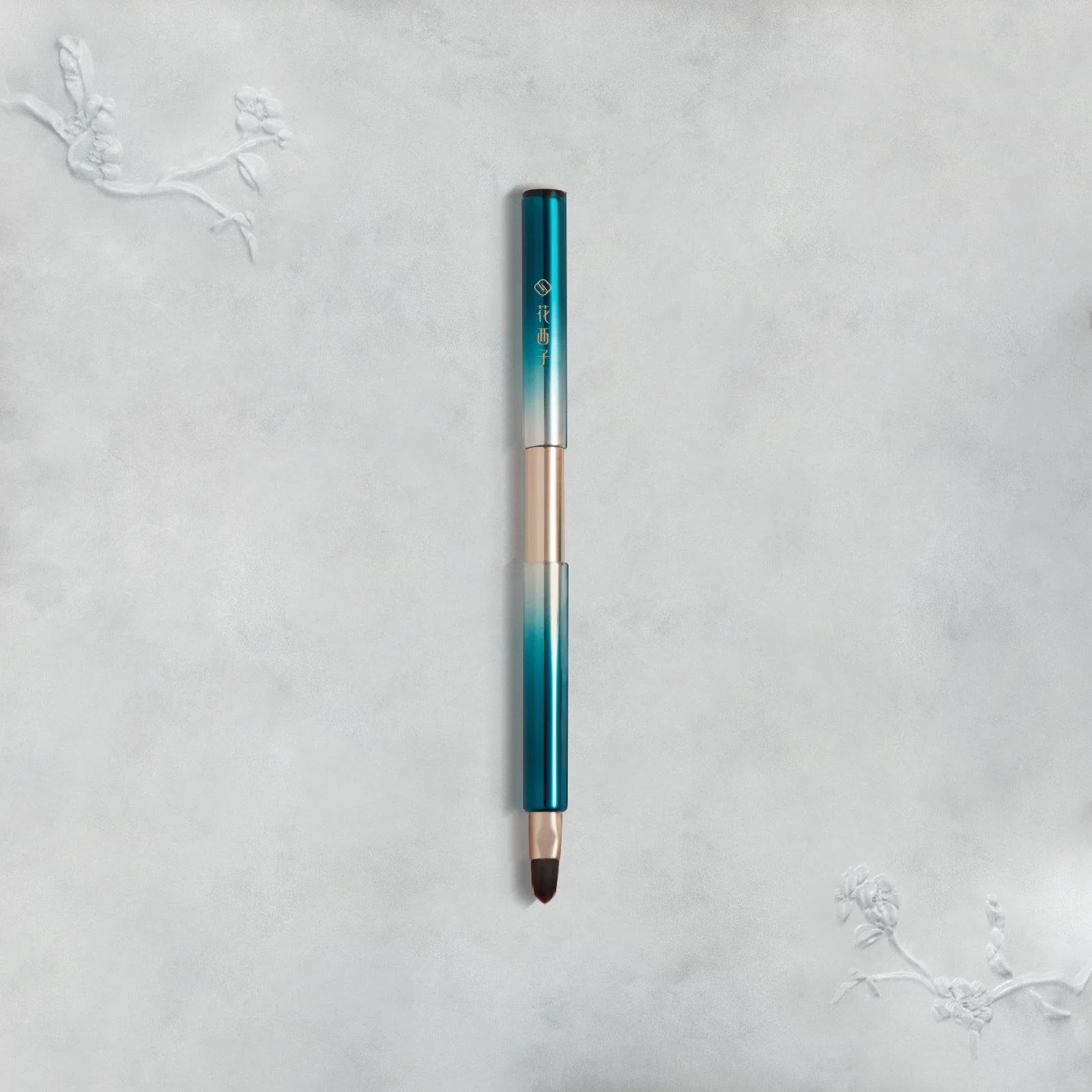 Soft Blooming Retractable Lip Brush - Image 7